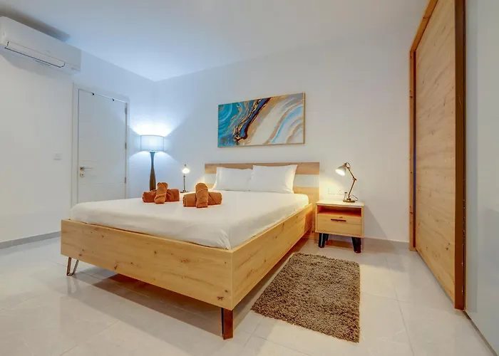 Modern Gem Steps To Valletta Ferry By Buena Vista شقة