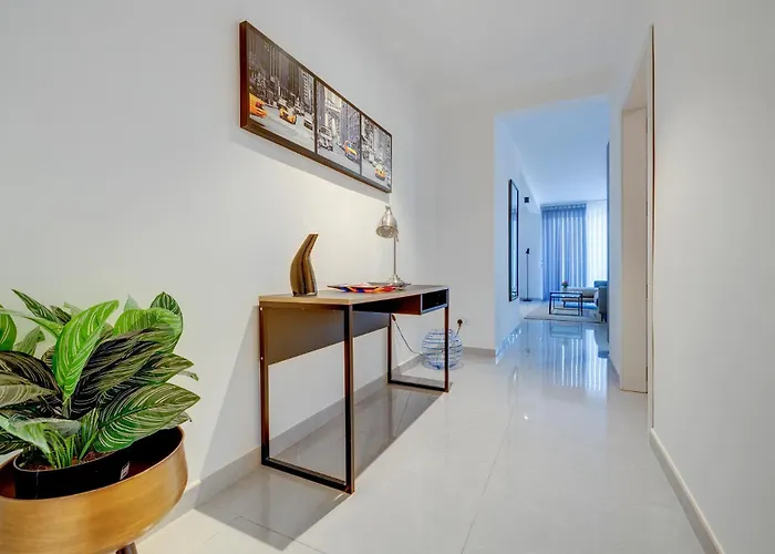 Modern Gem Steps To Valletta Ferry By Buena Vista * سليمة